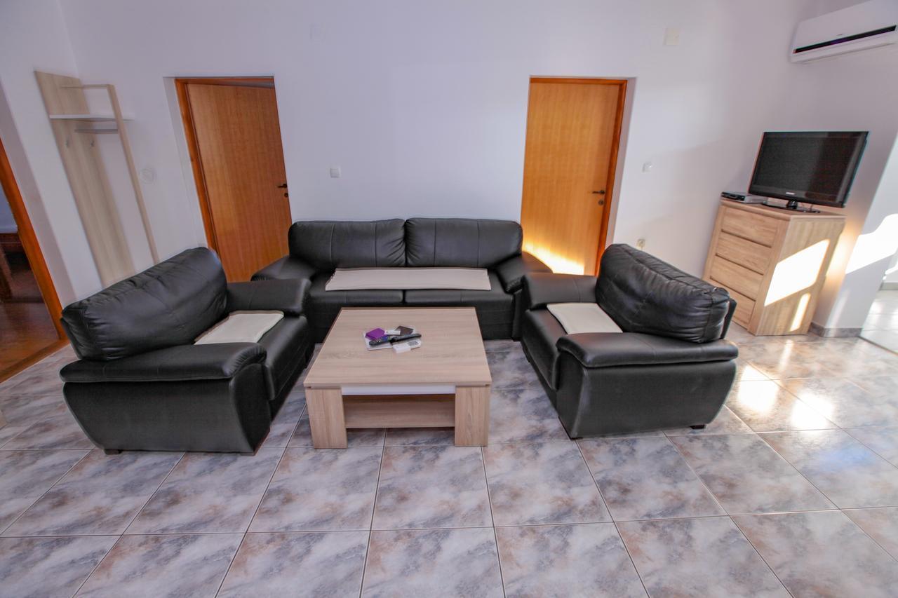 Apartments Dinko Novalja Kültér fotó